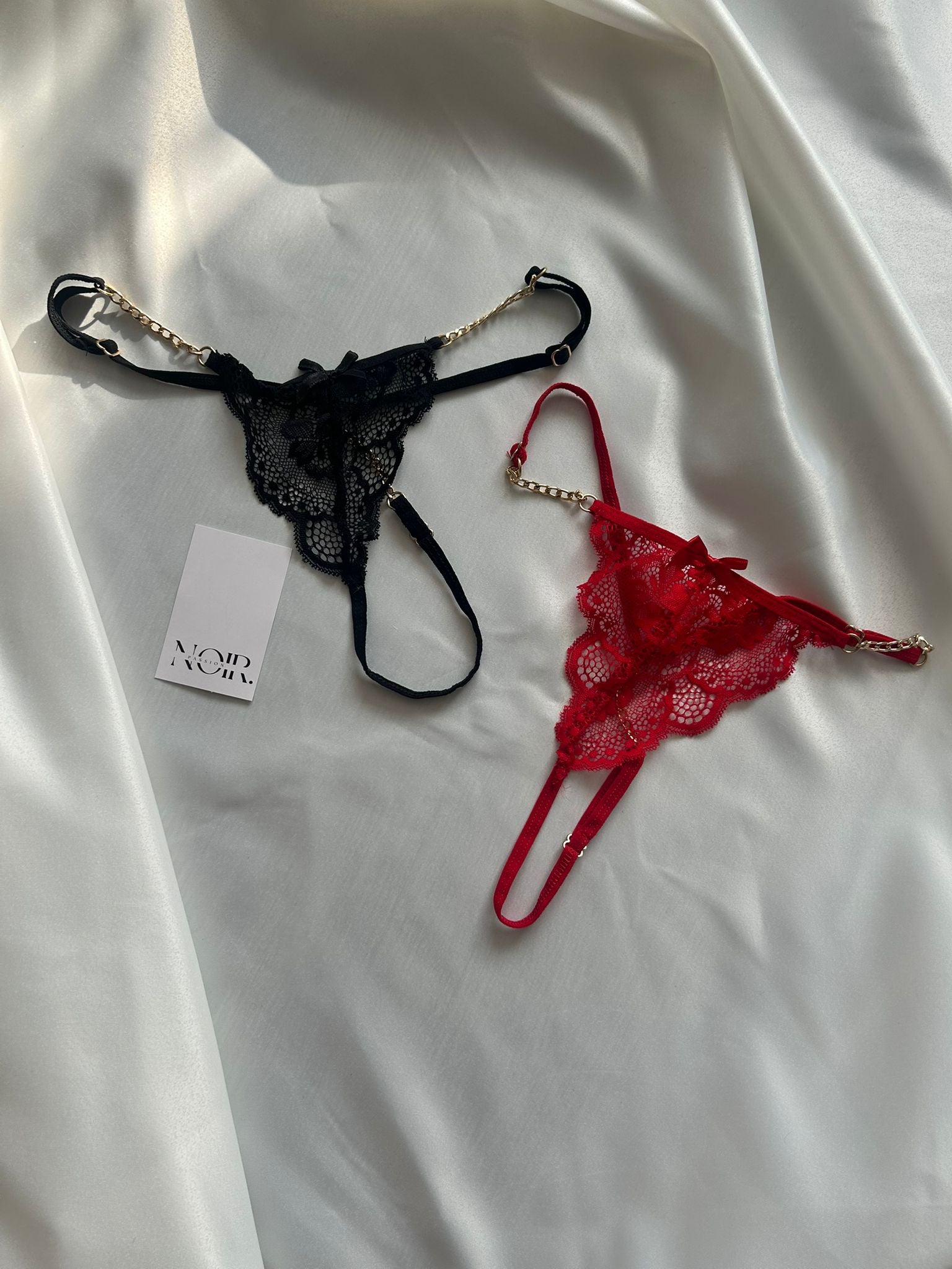 Zincir Detaylı String Kombin